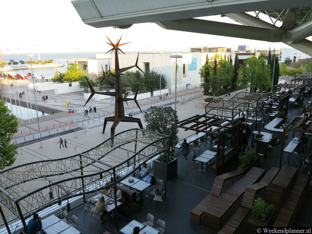 Vanuit de Food Court van winkelcentrum  heb je een mooi uitzicht op Parque das Nações en de Taag. In Lissabon wordt de wijk overigens Oriente genoemd.